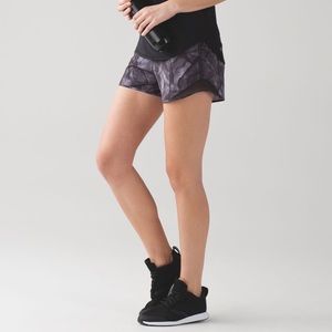Lululemon Hotty Hot 4” Midnight Tulle Multi Black Shorts